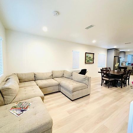 New Spacious House In Anaheim Near Disneyland-Knott In Without Backyard In The Same Lot Of 3 Separate Properties Eksteriør billede