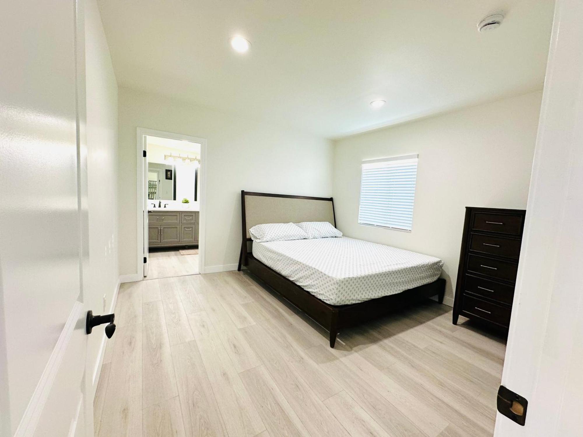 New Spacious House In Anaheim Near Disneyland-Knott In Without Backyard In The Same Lot Of 3 Separate Properties Eksteriør billede