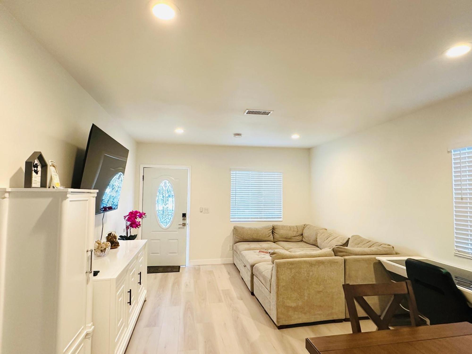 New Spacious House In Anaheim Near Disneyland-Knott In Without Backyard In The Same Lot Of 3 Separate Properties Eksteriør billede